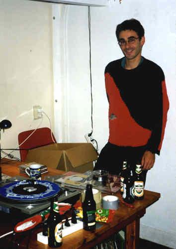 DJ joostvb bij Huishouden Centrum, 1999